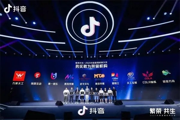 抖音上怎么那么多交友的？